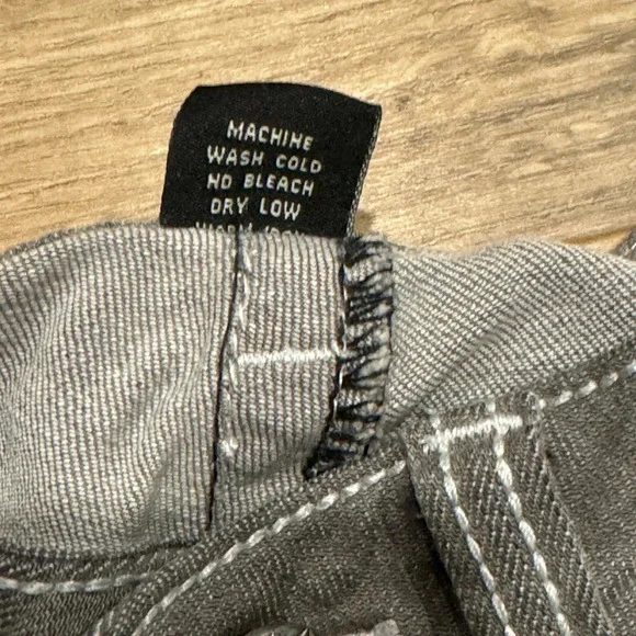 REQUEST Women’s size 9 grey distressed jean - Picture 5 of 7